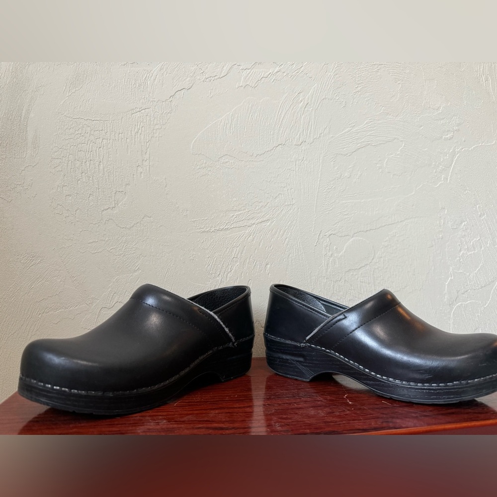 Black Dankso Clogs